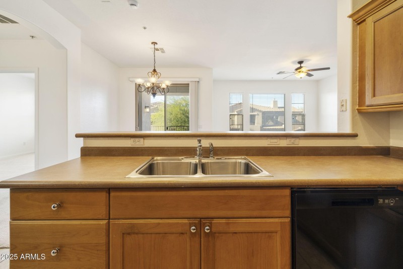 KITCHEN OPEN TO LR/DR