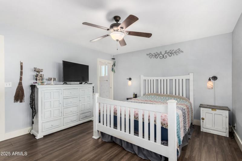 Master with Plantation shutters