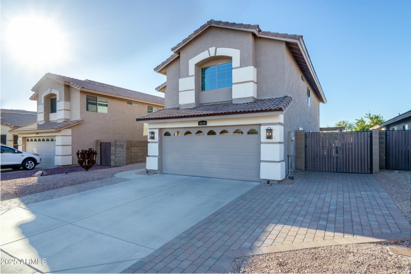 Pavers with side gate
