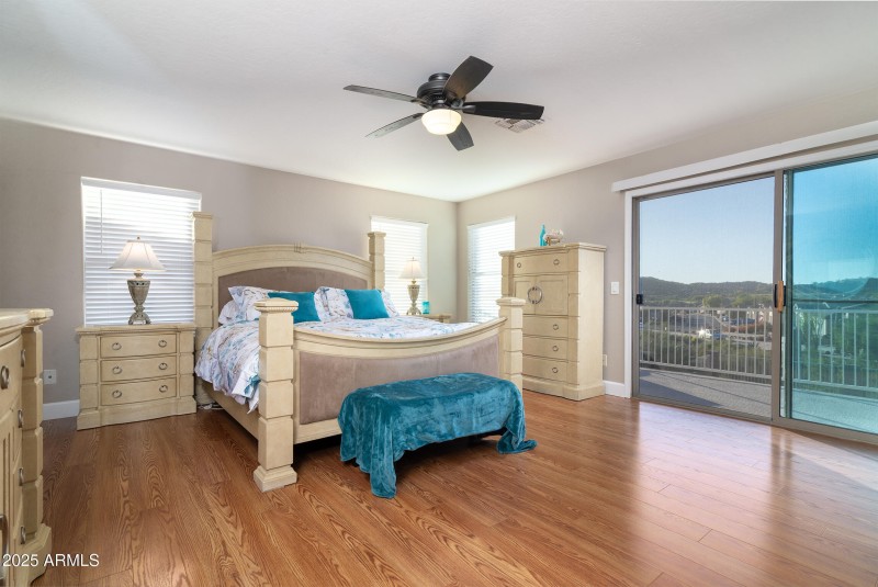 Master with view deck