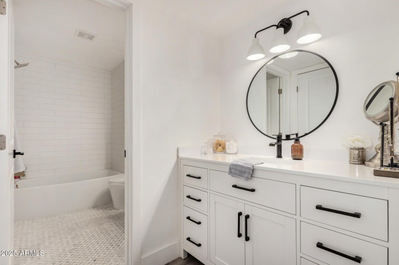 Downstairs Primary Bathroom - Southern