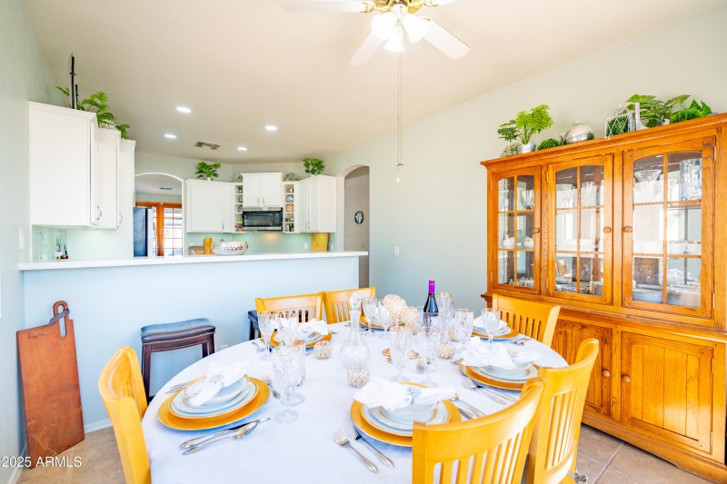 Spacious Dining or Breakfast Nook