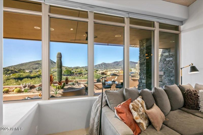 10-Living Room Views