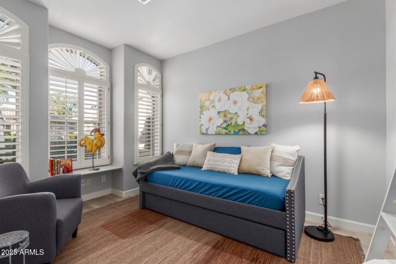 07 Guest Bedroom : Den