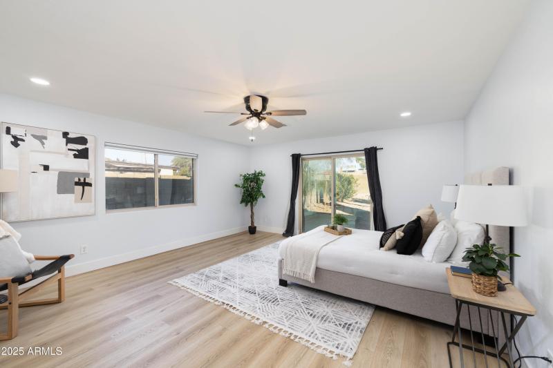 E Sharon Dr. (5728)-11