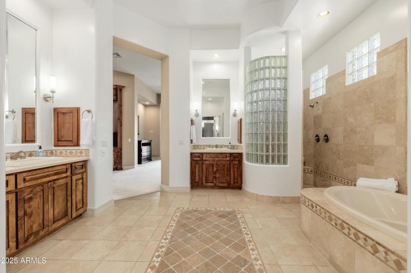 9726 E Cavalry Dr - 32