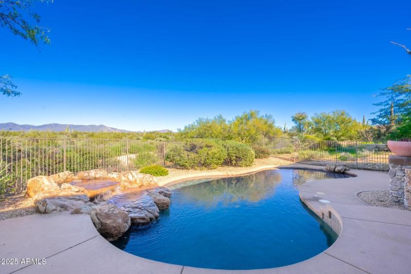 Private pool yard w open desert views