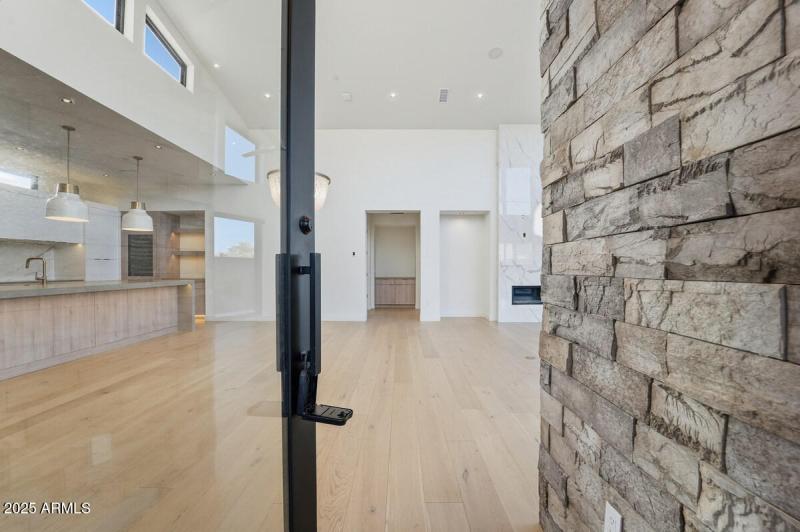 18576 N 92nd Pl-06 (1)