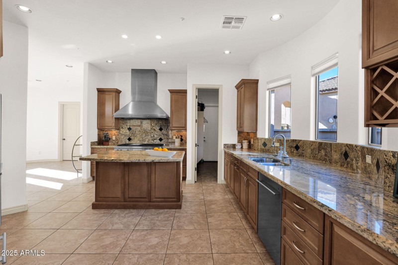 y13-web-or-mls-P1393916