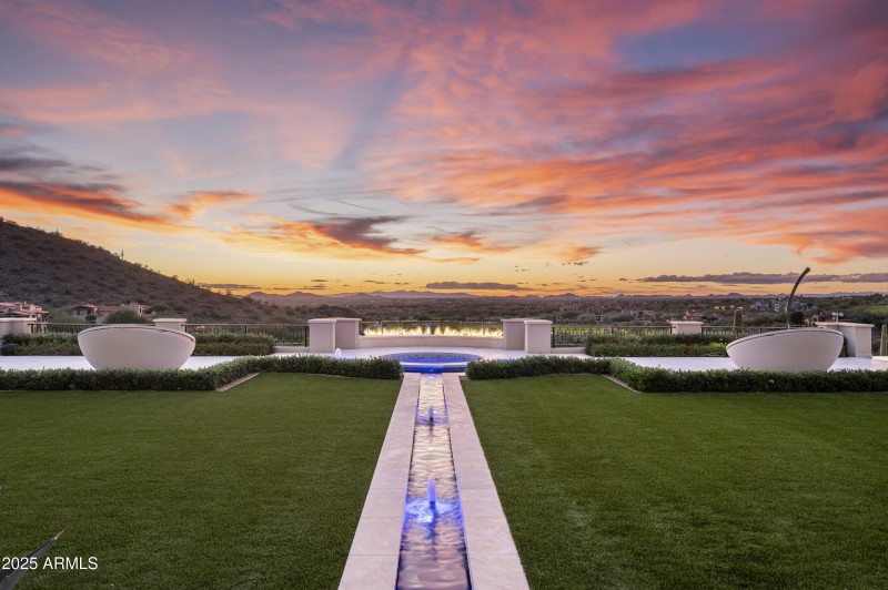 Water Feature w/Firepit