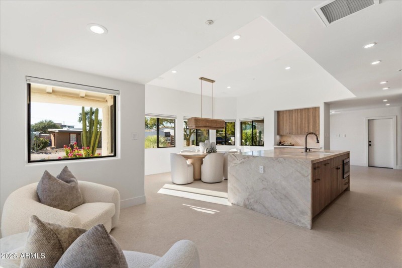 Sitting Area and Breakfast Room