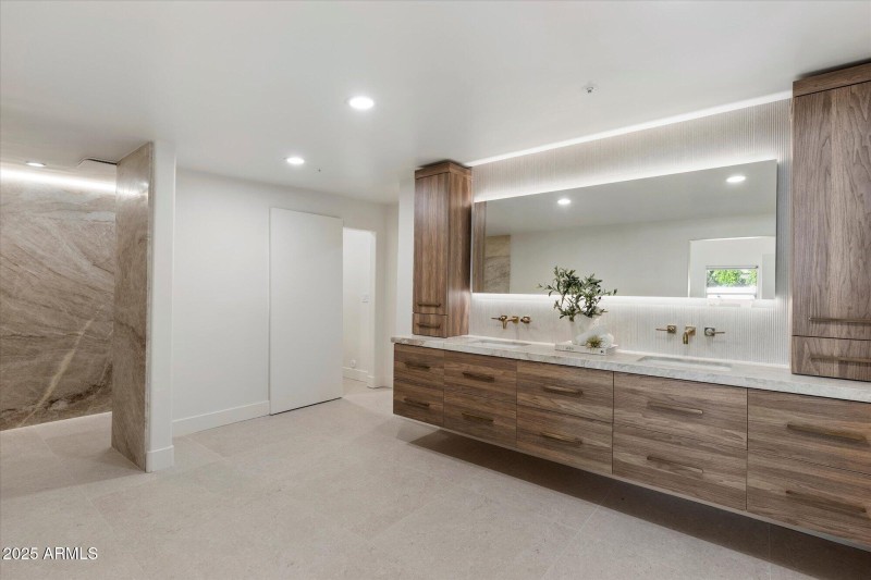 Taj Mahal Slab Shower