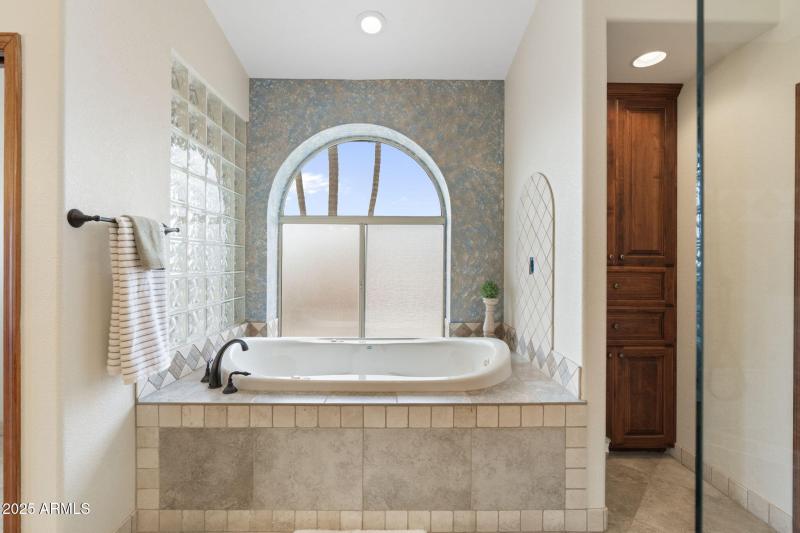 50-7242 N 23rd Place