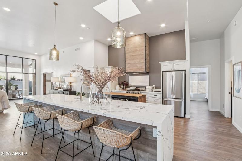 32-web-or-mls-E Estrella Ave-S1012-013