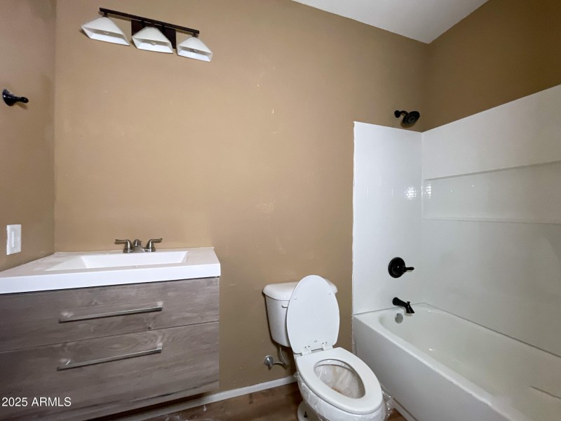 16 Guest Bathroom