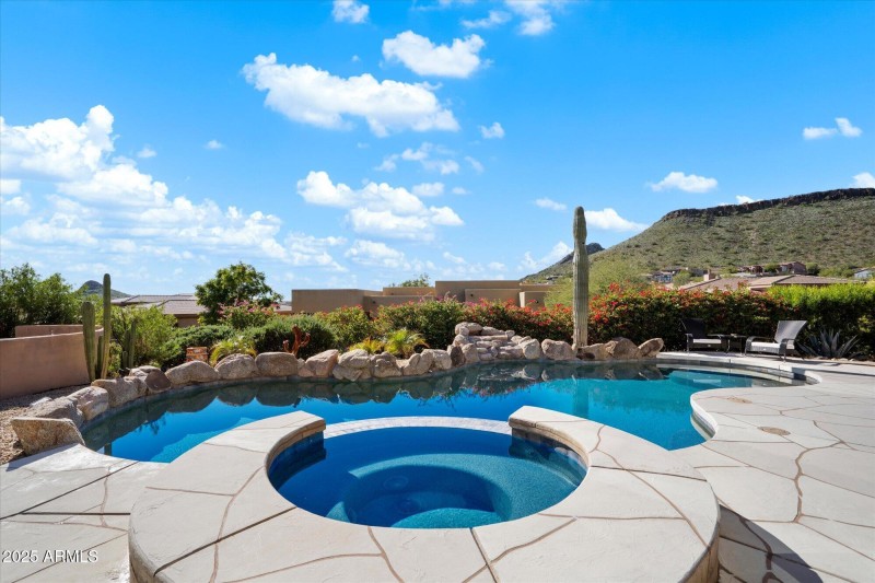 New Custom Pool & Spa