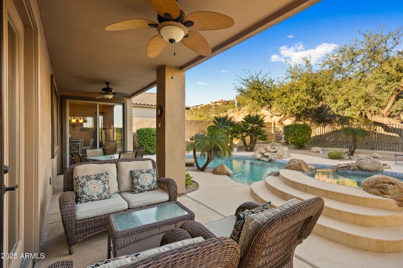 Beautiful yard with pool/spa