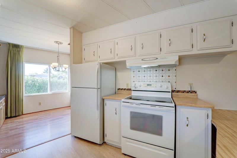 9109 E Country Club Dr-4