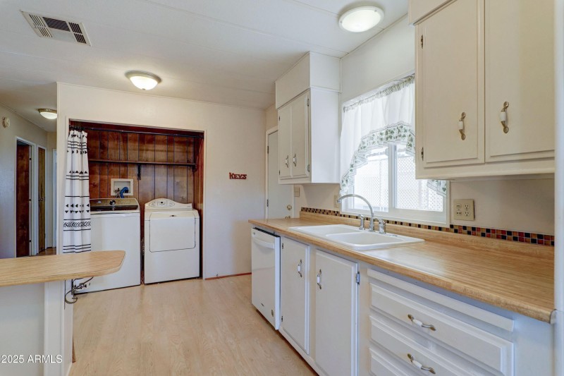 9109 E Country Club Dr-6