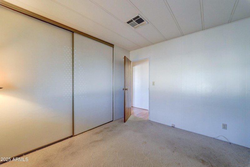 9109 E Country Club Dr-18