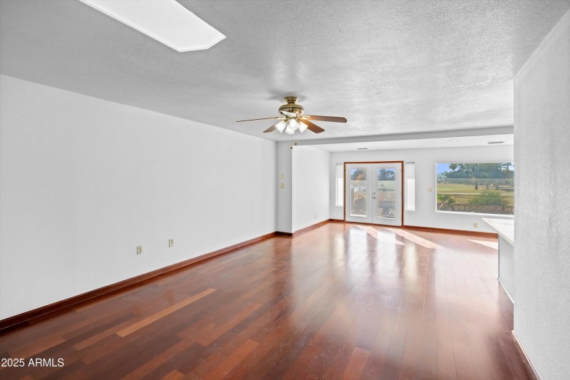 09-Family Room to Kitchen