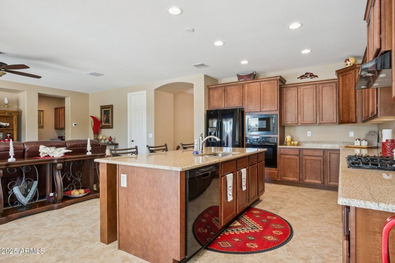 11-web-or-mls-401-basswood-ave