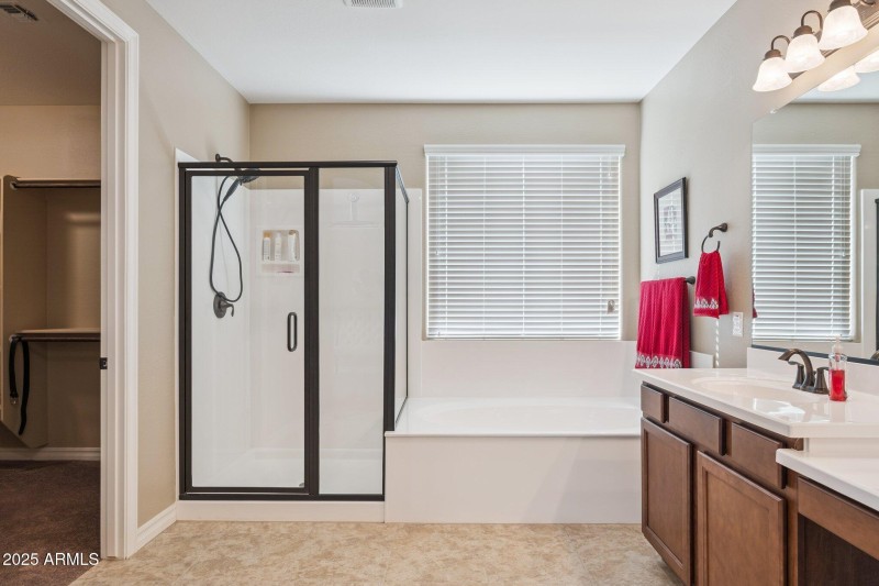 25-web-or-mls-401-basswood-ave