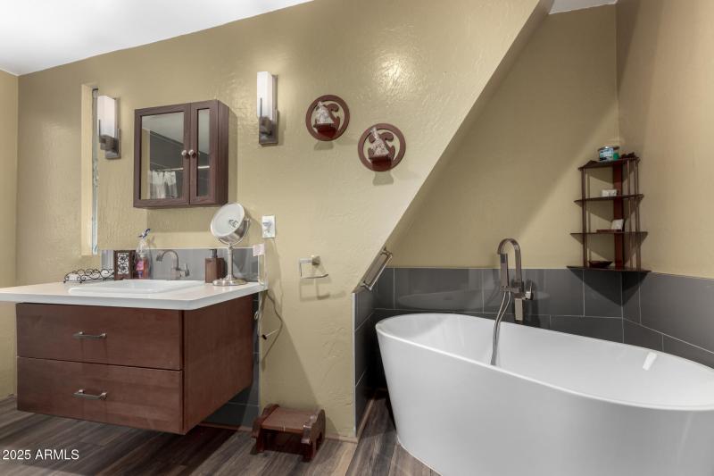 Upstairs Primary Suite