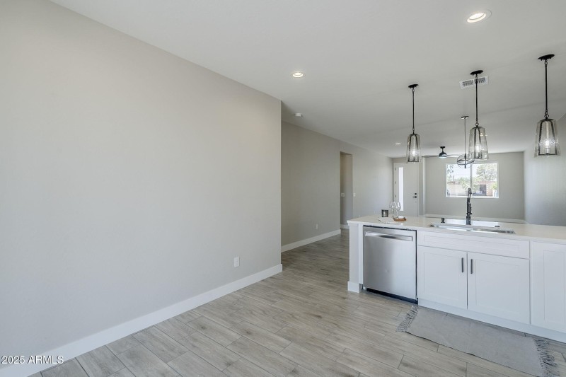 White Shaker Cabinets w/ Crown Molding