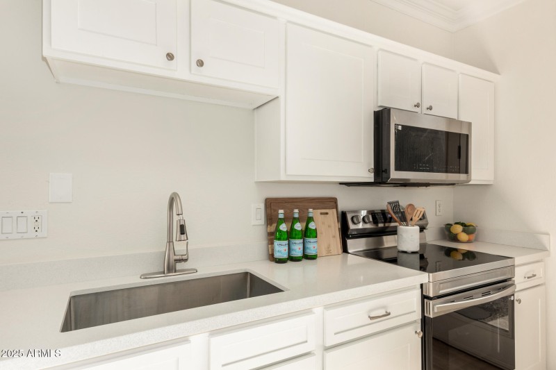 kitchen w ss appliances