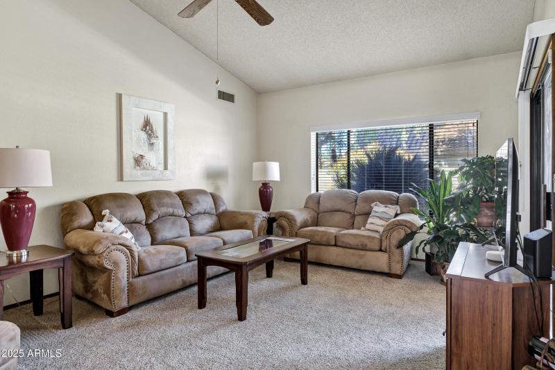 702 E Avenida Sierra Madre-9