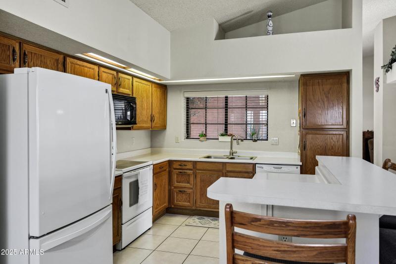 702 E Avenida Sierra Madre-18