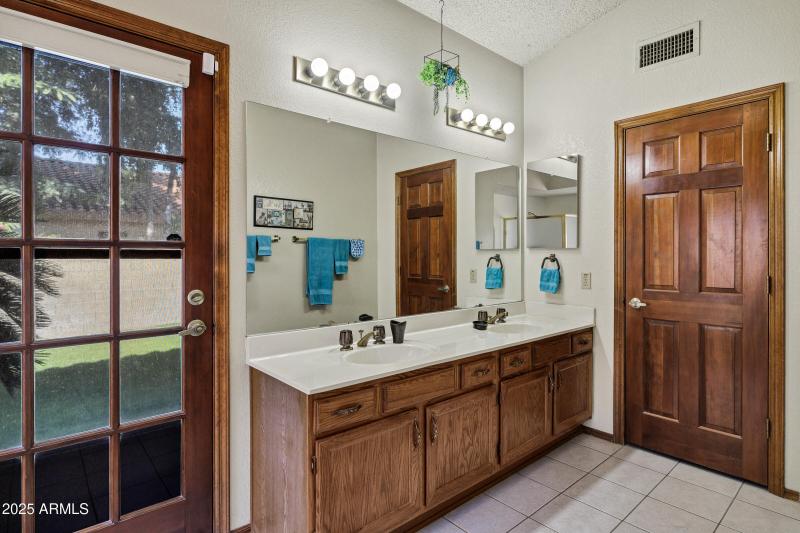 702 E Avenida Sierra Madre-29