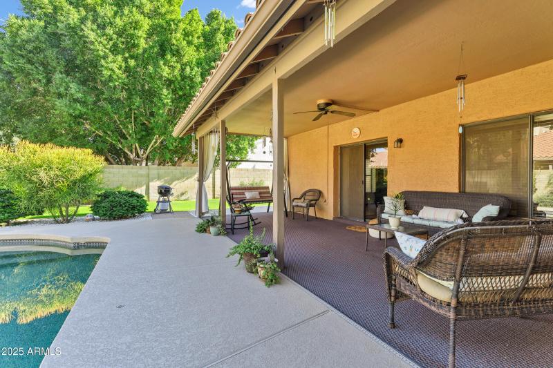 702 E Avenida Sierra Madre-38