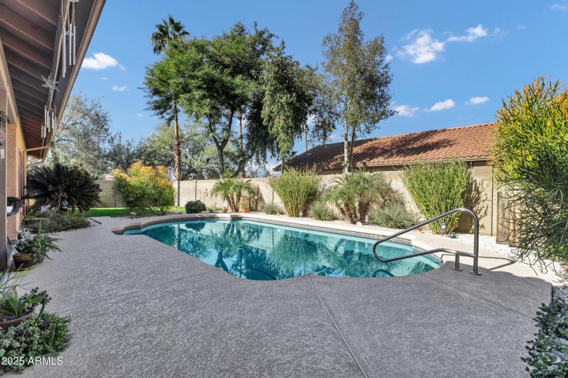 702 E Avenida Sierra Madre-39