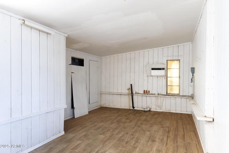 Laundry & Bonus Room