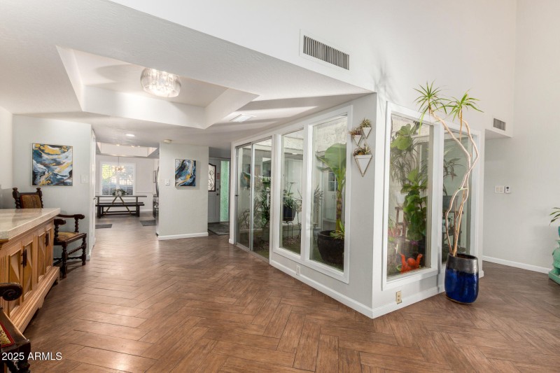 Indoor Atrium (Rare!)