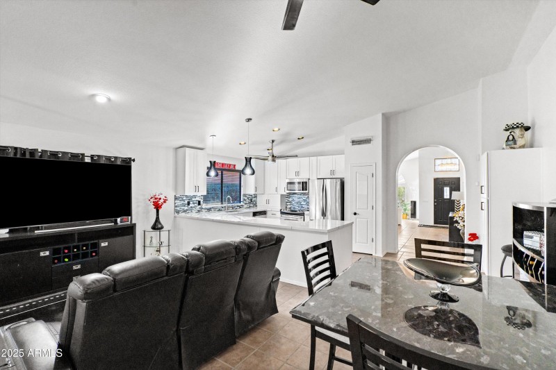 18-Breakfast to Kitchen