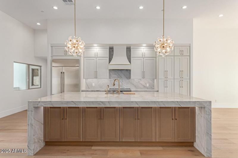 20251025222612464324000000-o