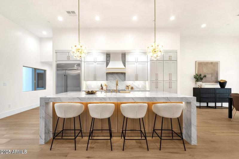 20251122221942049011000000-o