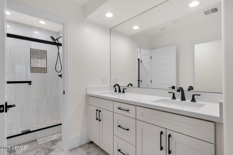 20251023210052791384000000-o