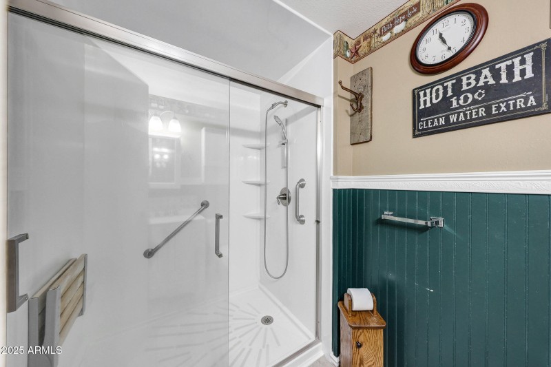 Primary Bathroom (2)