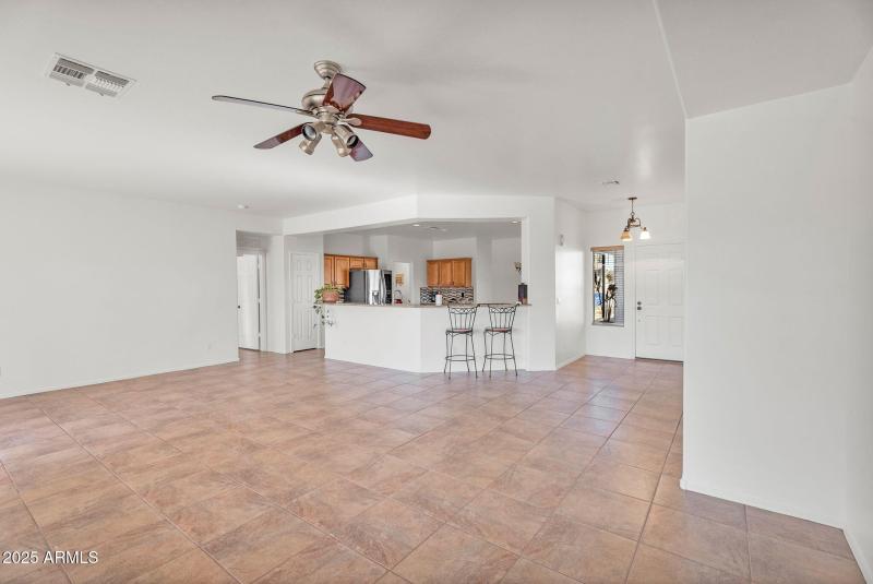 5-web-or-mls-21279 E Twin Acres Dr -5