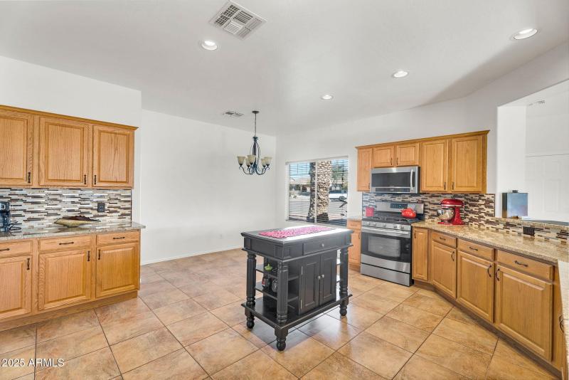 11-web-or-mls-21279 E Twin Acres Dr -11