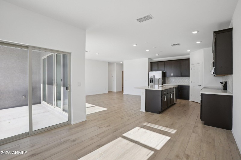 8-web-or-mls-W Bowker St-S1212-008