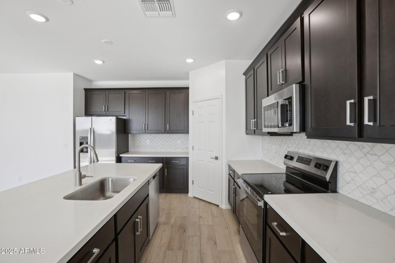 9-web-or-mls-W Bowker St-S1212-009