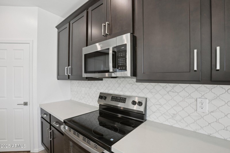 10-web-or-mls-W Bowker St-S1212-010