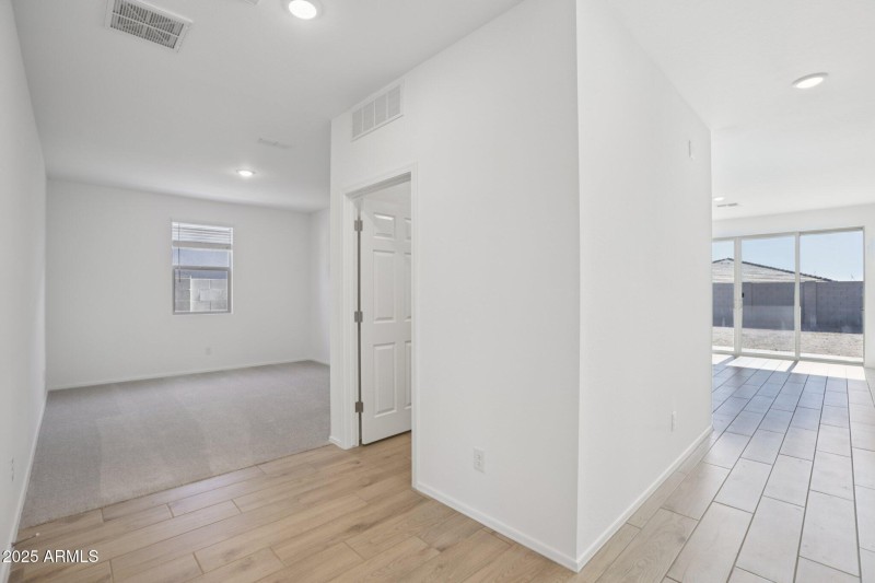 18-web-or-mls-W Bowker St-S1212-018