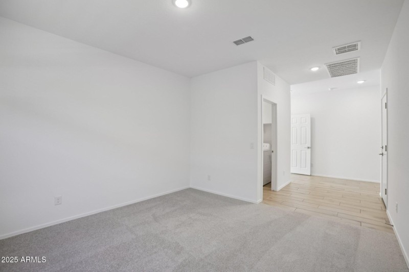 19-web-or-mls-W Bowker St-S1212-019