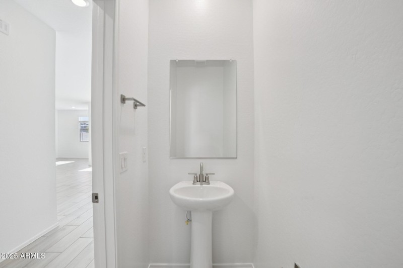 21-web-or-mls-W Bowker St-S1212-021